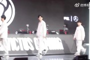 这位粉丝真有活！iG选手登场，粉丝台下怒喊：Rookie！姿态很想你