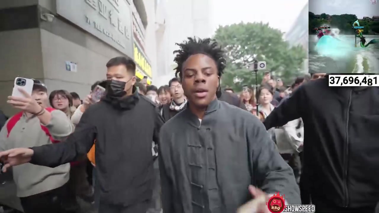 过于“热情”！speed在重庆遇见疯狂粉丝被抱住强吻，speed大喊“冷静！”